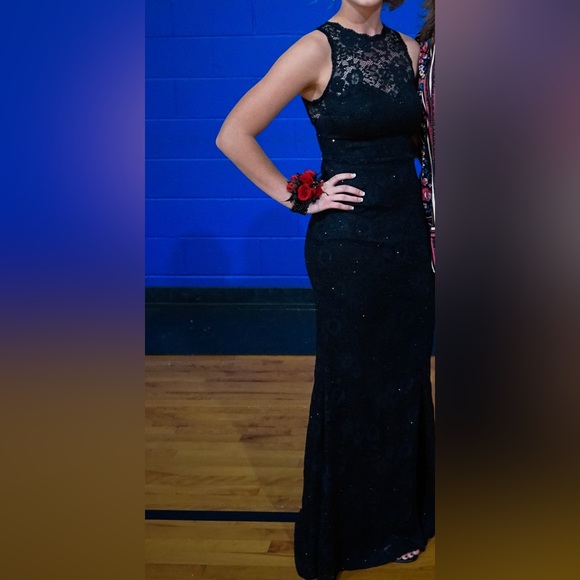 Prom dress, size 4, and stretchy material so it’s comfortable. B. Darlin. - Picture 3 of 3